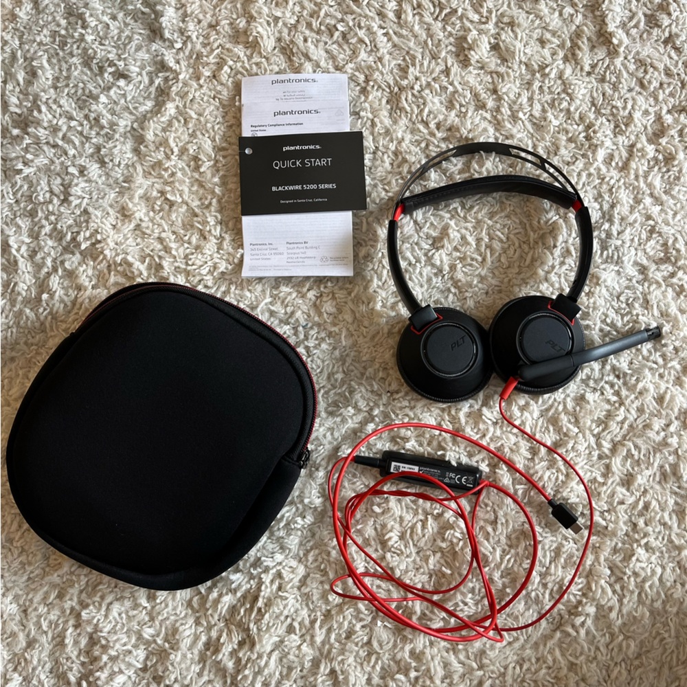 BRAND NEW Plantronics headset (w/case&cable). Adjustable w/microphone